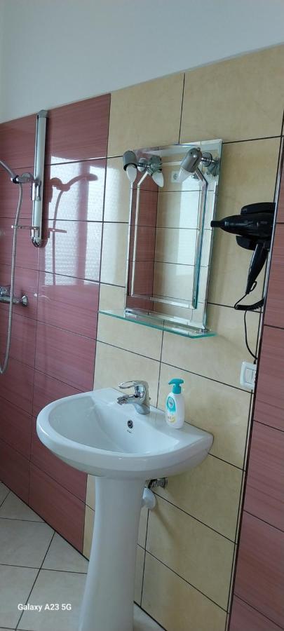 Collaku Apartment'S Vlorë Екстериор снимка