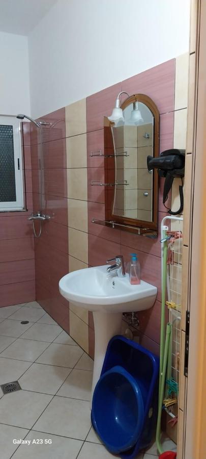 Collaku Apartment'S Vlorë Екстериор снимка