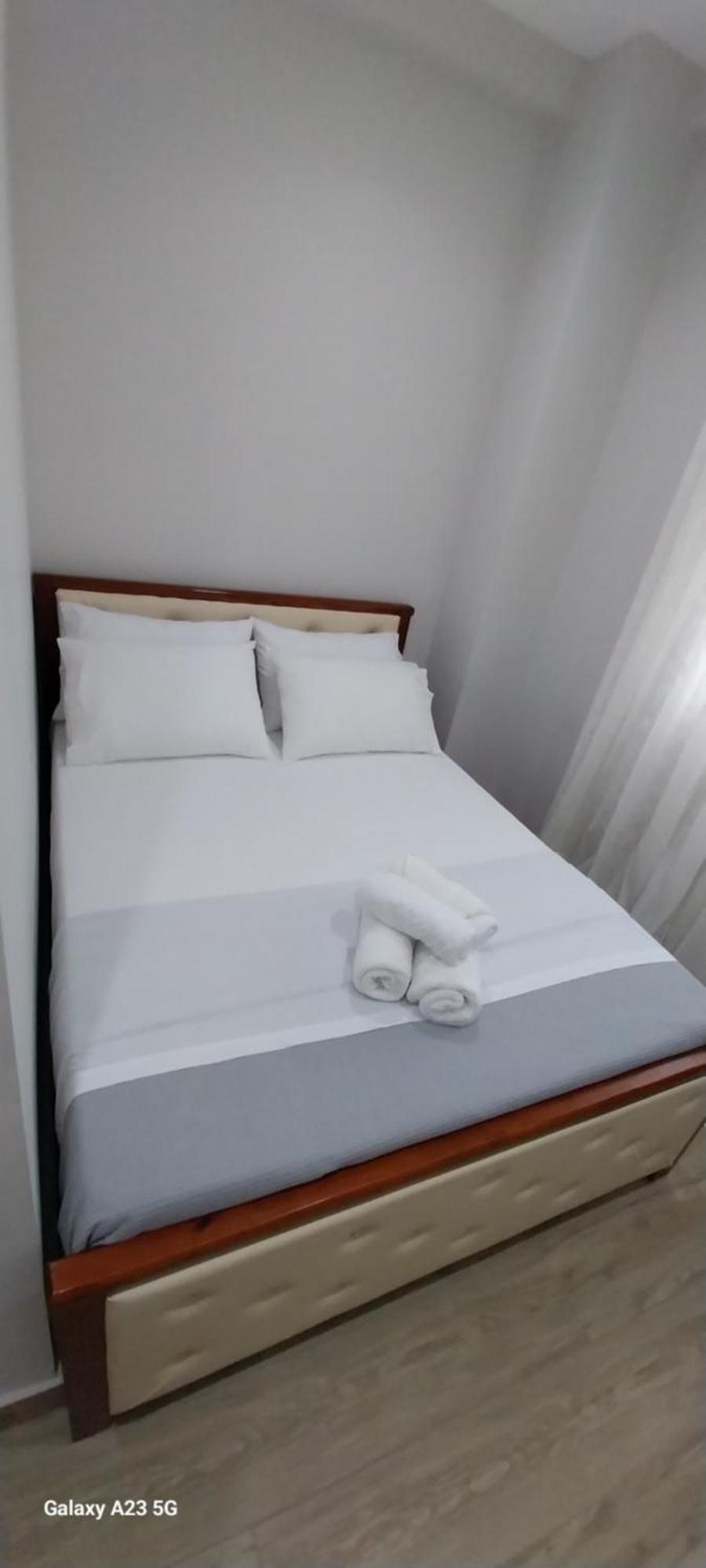 Collaku Apartment'S Vlorë Екстериор снимка